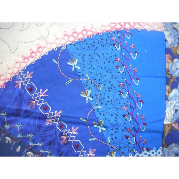 Quilted Blue Rose Embroidered Tatted Fan pattern Throw Pillow - Estate Find - Picture 3 of 8